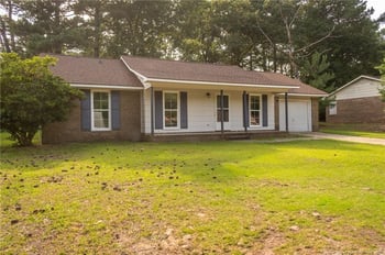 1040 Leslie Dr, Fayetteville, NC 28314