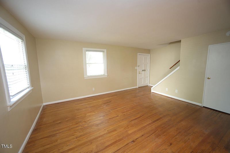 1040 Nichols Dr, Raleigh, NC 27605