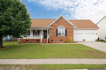 1040 Thistle Gold Dr, Hope Mills, NC 28348