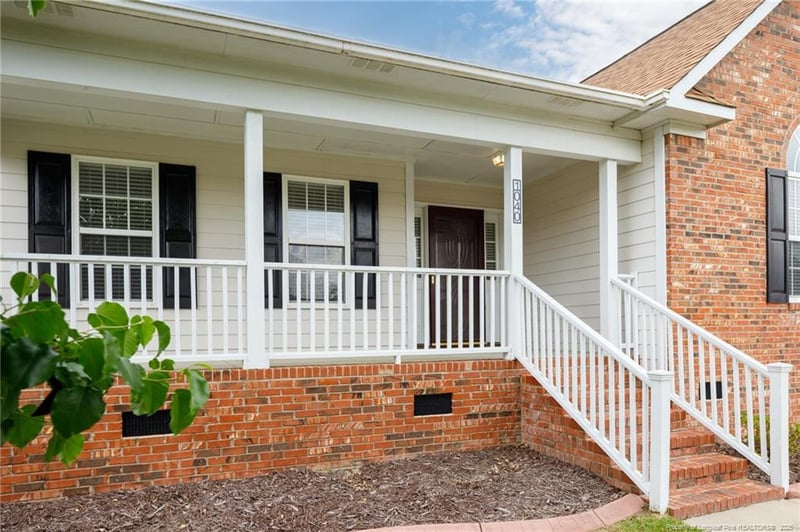1040 Thistle Gold Dr, Hope Mills, NC 28348