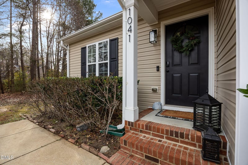 1041 Parkers Ridge Dr, Fuquay Varina, NC 27526