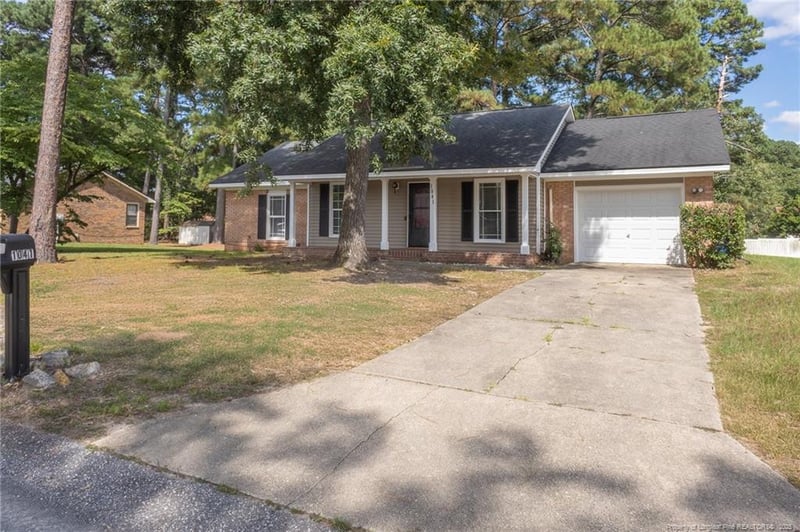1041 Patrick Dr, Fayetteville, NC 28314