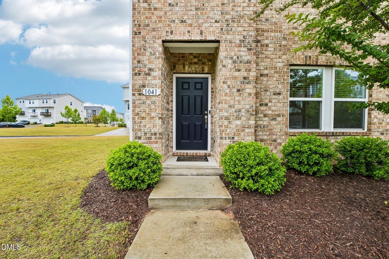 1041 Salt Glaze Ln, Cary, NC 27519