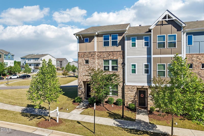 1041 Salt Glaze Ln, Cary, NC 27519
