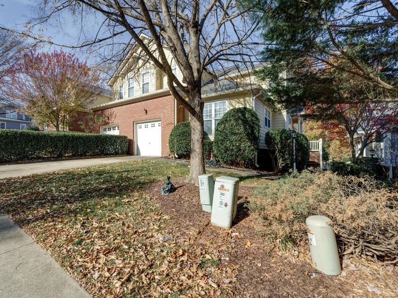 10410 Shadowlawn Dr, Raleigh, NC 27614