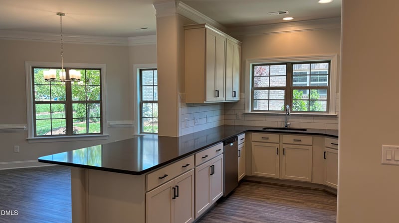 1042 Beechcraft Dr, Mebane, NC 27302