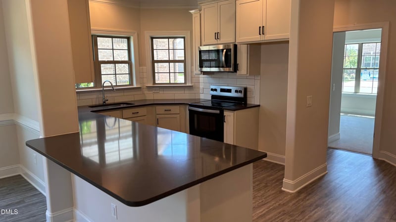 1042 Beechcraft Dr, Mebane, NC 27302