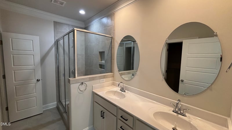 1042 Beechcraft Dr, Mebane, NC 27302