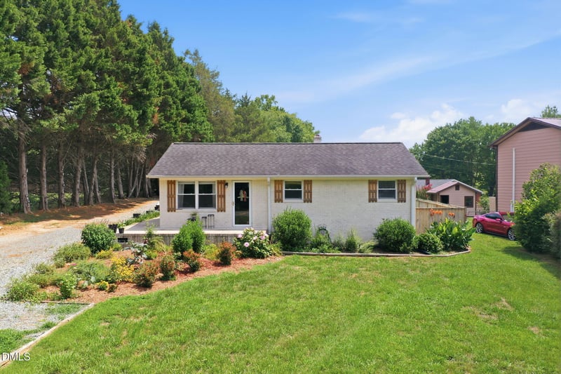 1042 Third St, Mebane, NC 27302