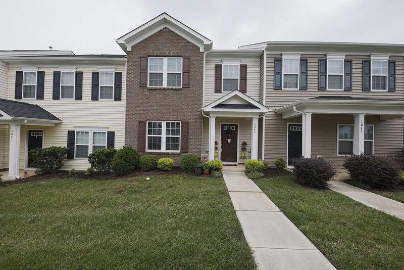 1043 Ileagnes Rd, Raleigh, NC 27603