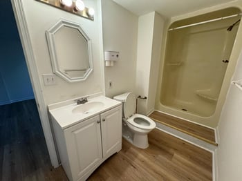 1043 Shadywood Ln, Raleigh, NC 27603