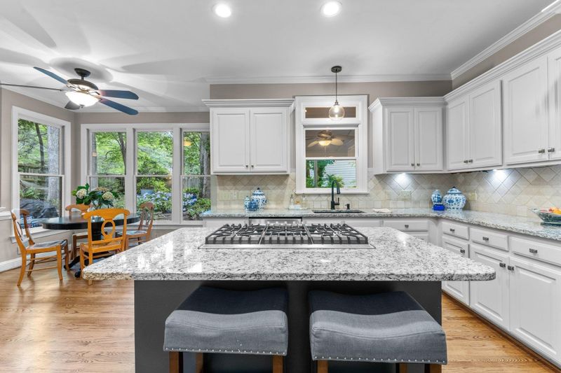 1043 W Sterlington Pl, Apex, NC 27502