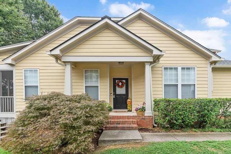 10434 Shadowlawn Dr, Raleigh, NC 27614