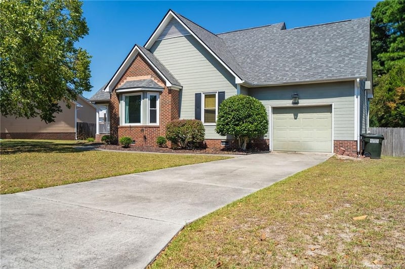 1044 Alexwood Dr, Hope Mills, NC 28348