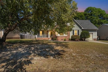 1044 Alexwood Dr, Hope Mills, NC 28348
