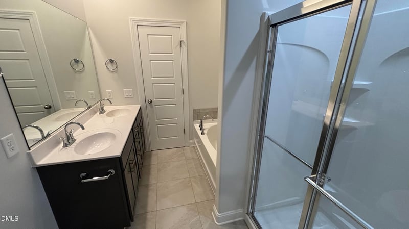 1044 Beechcraft Dr, Mebane, NC 27302
