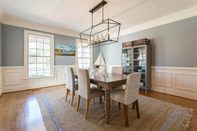 1044 Pinehurst Dr, Chapel Hill, NC 27517
