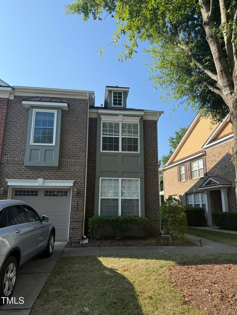 1045 Remington Oaks Cir, Cary, NC 27519