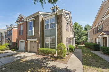 1045 Remington Oaks Cir, Cary, NC 27519