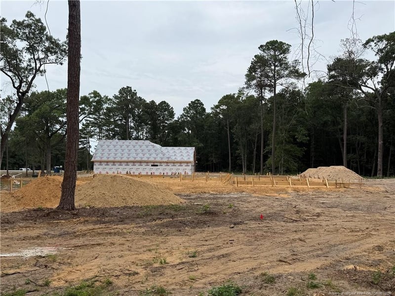 1046 White Plains Dr, Fayetteville, NC 28312