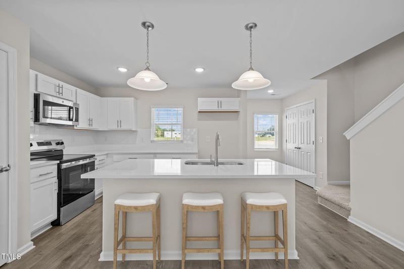 1047 Peony Ln, Youngsville, NC 27596
