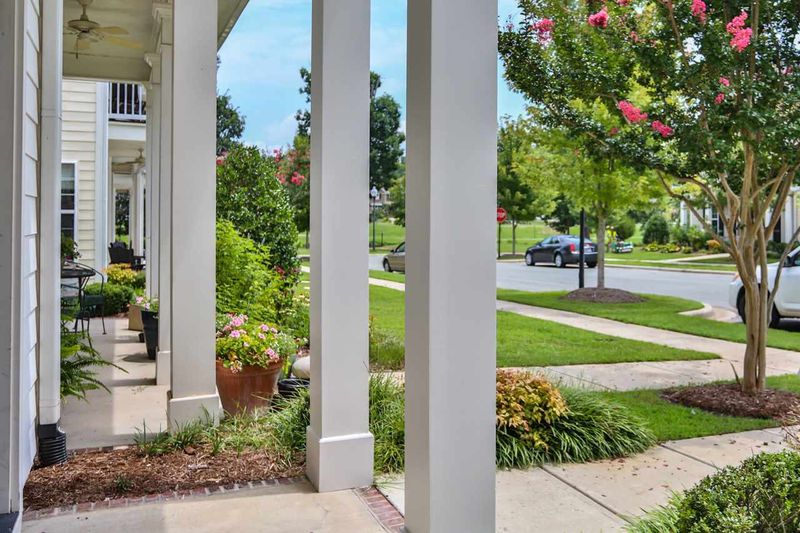 1047 Philpott Dr, Chapel Hill, NC 27517