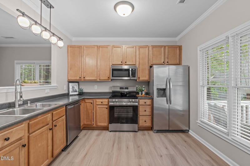 1048 Mica Lamp Ct, Apex, NC 27502