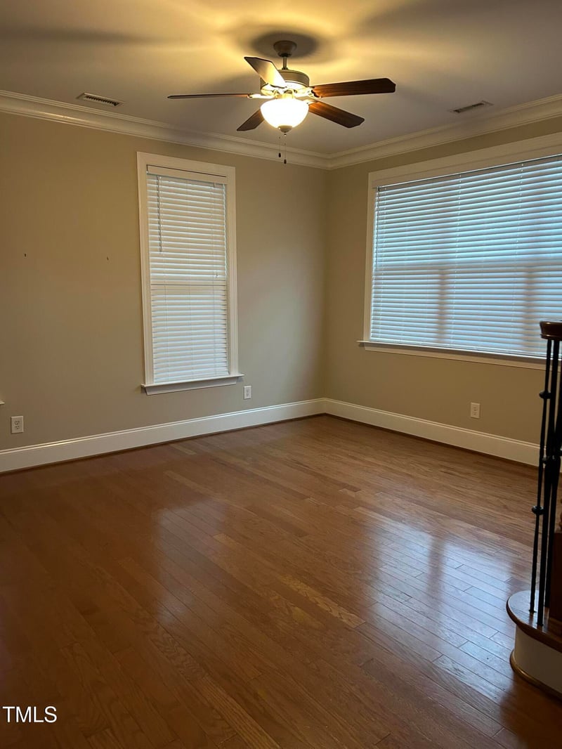 1048 Philpott Dr, Chapel Hill, NC 27517