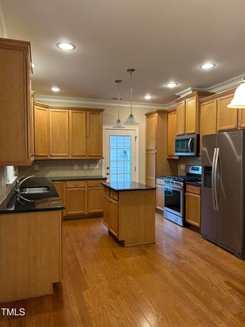 1048 Philpott Dr, Chapel Hill, NC 27517