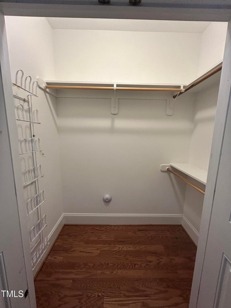 1048 Philpott Dr, Chapel Hill, NC 27517