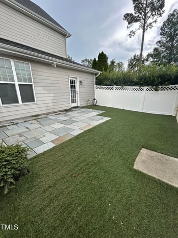 1048 Philpott Dr, Chapel Hill, NC 27517