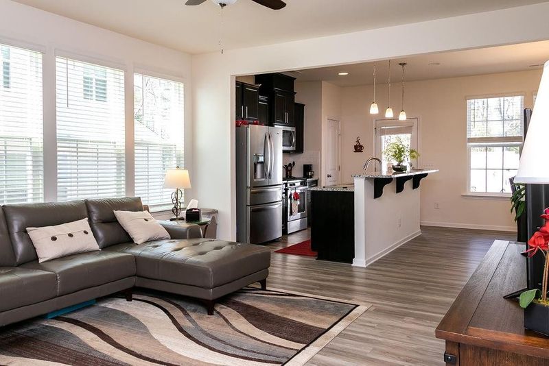1049 Coldstream Dr, Burlington, NC 27215