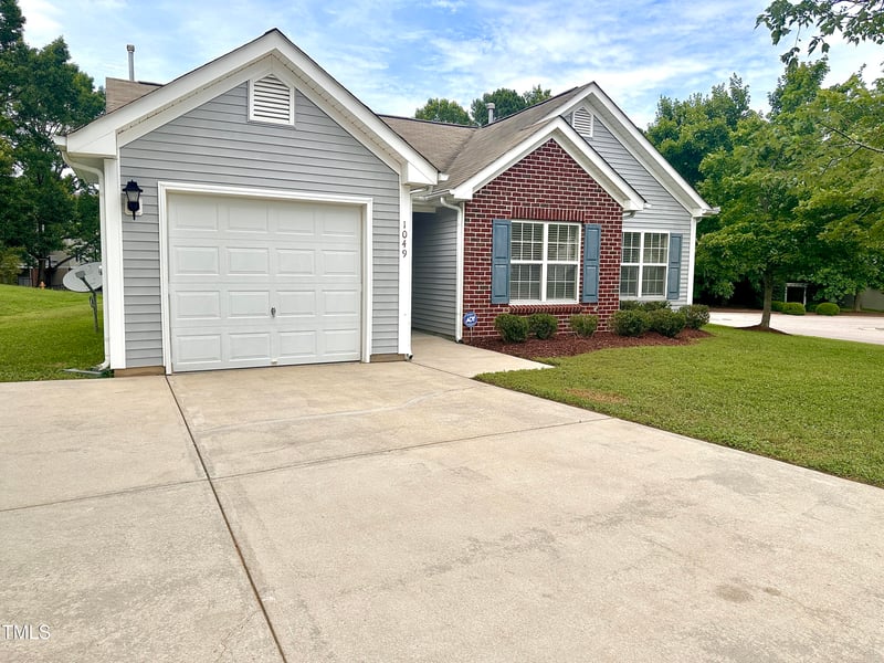 1049 Stormy Ln, Raleigh, NC 27610