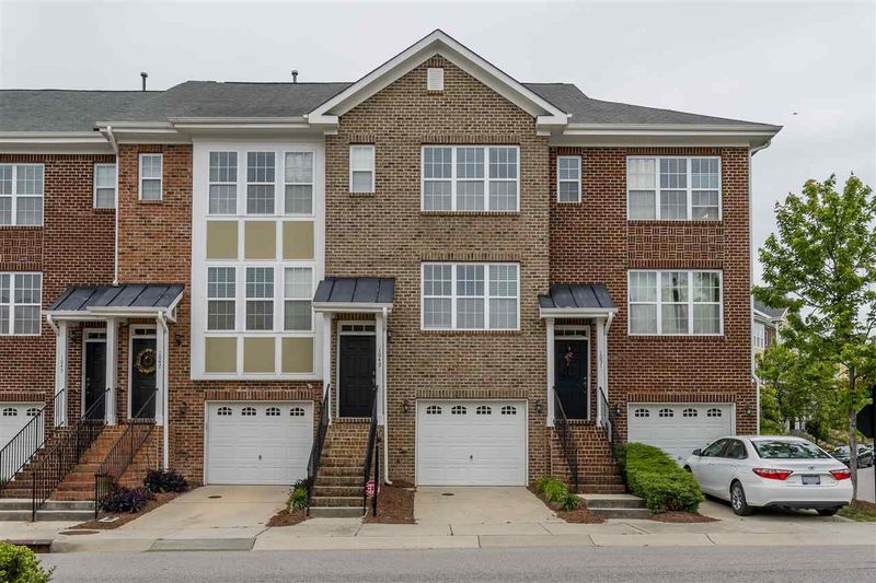 1049 Summerhouse Rd, Cary, NC 27519