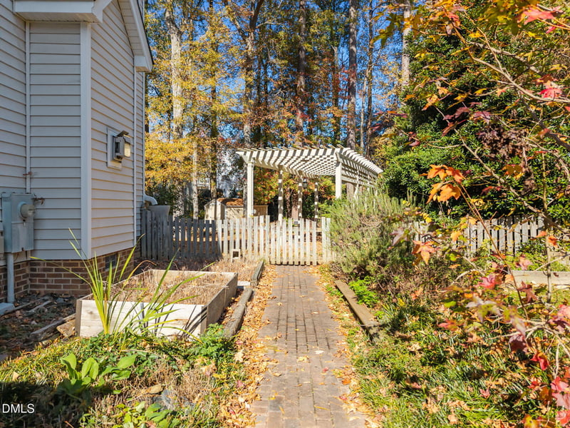 105 Aspen Hollow Ct, Cary, NC 27518