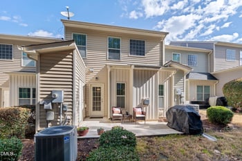 105 Beaconwood Ln, Holly Springs, NC 27540