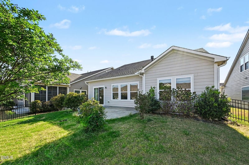 105 Blue Hydrangea Ln, Holly Springs, NC 27540