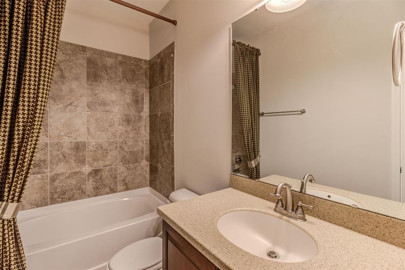 105 Briarfield Dr, Apex, NC 27502