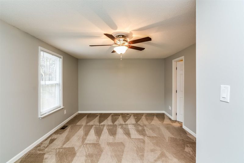 105 Brightleaf Ct, Cary, NC 27513
