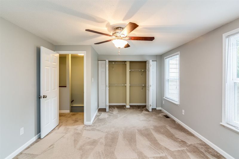 105 Brightleaf Ct, Cary, NC 27513