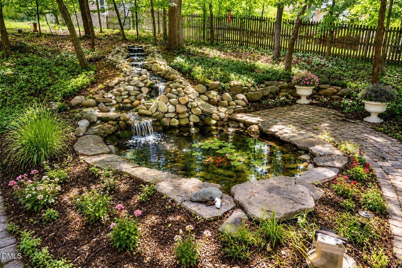 105 Bristol Dr, Chapel Hill, NC 27516