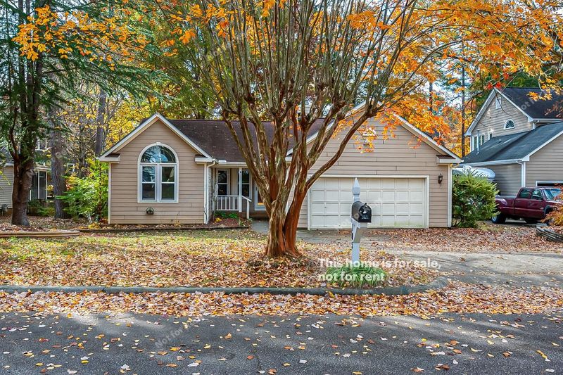 105 Brook Hollow Ct, Cary, NC 27513