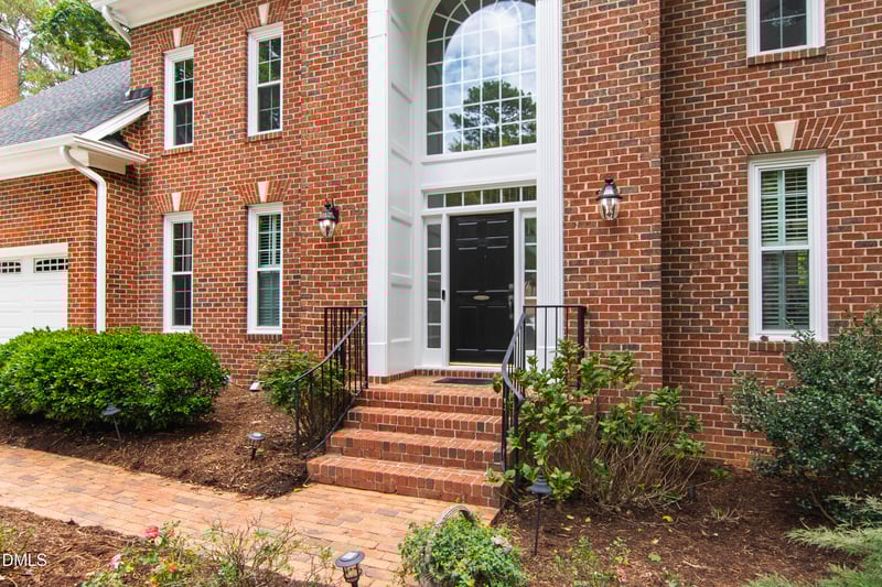 105 Charlemagne Ct, Cary, NC 27511