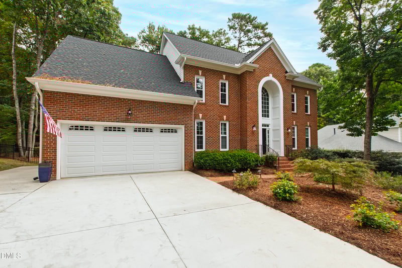 105 Charlemagne Ct, Cary, NC 27511
