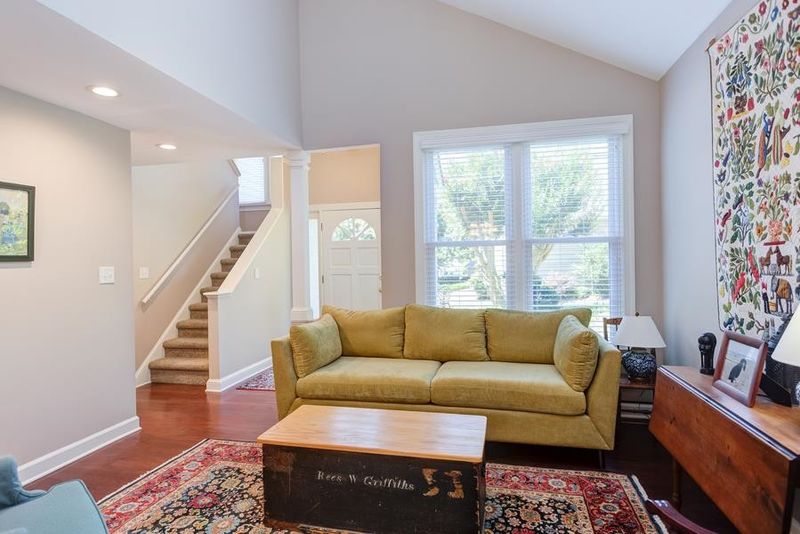 105 Cherry Hill Ln, Cary, NC 27518