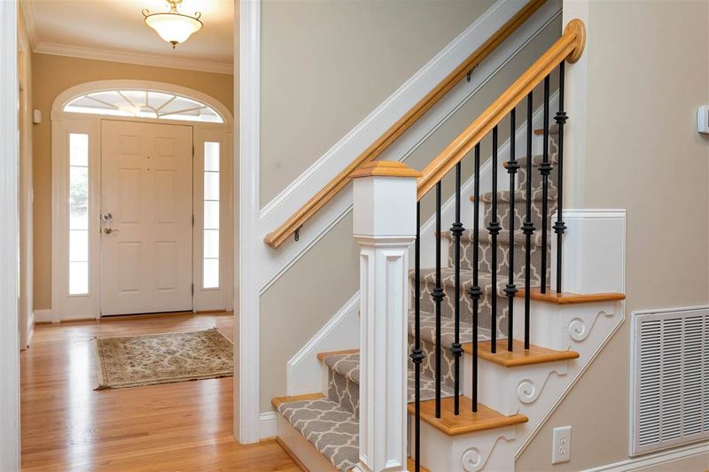 105 Chesterfield Dr, Cary, NC 27513
