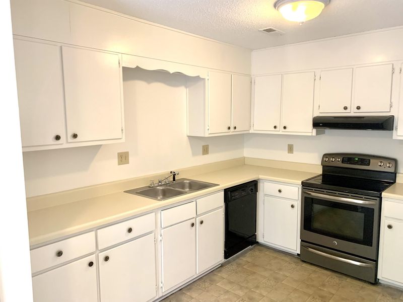 105 Cimmaron Ct, Cary, NC 27511