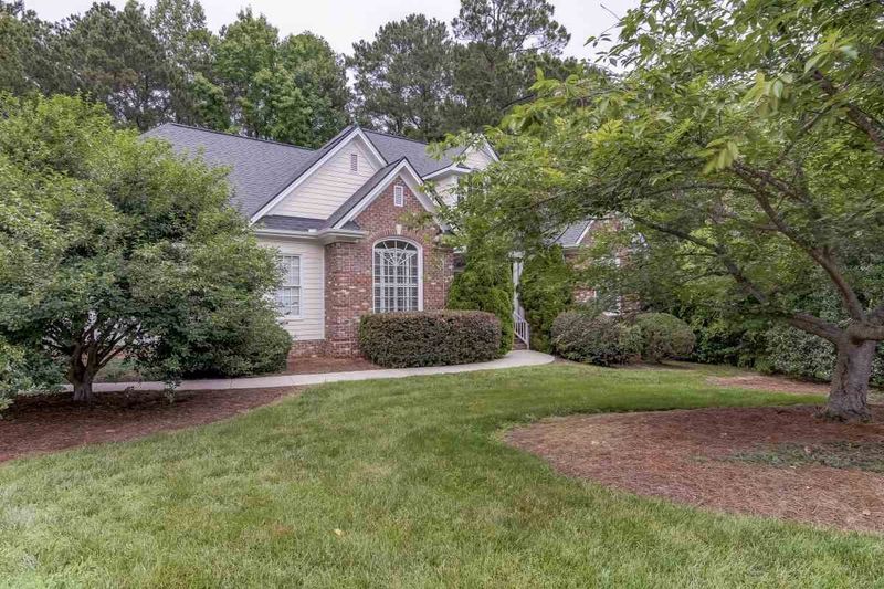 105 Cordova Ct, Cary, NC 27518