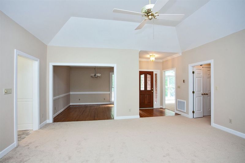 105 Coventry Ln, Cary, NC 27511