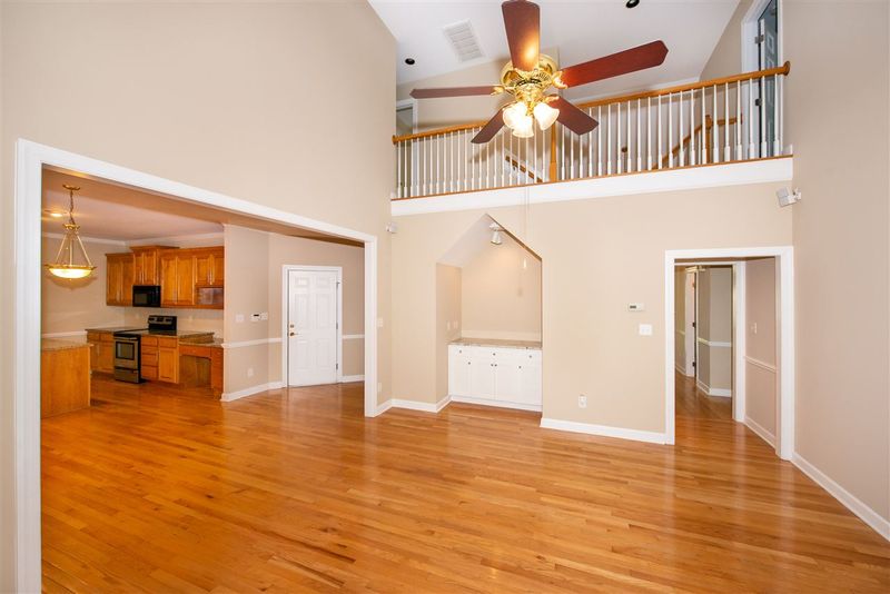 105 Creekhill Dr, Holly Springs, NC 27540